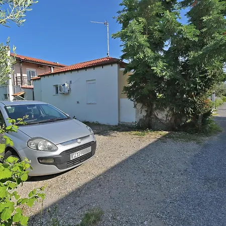 펜션 Aeolos Stone House 네아 포티데아