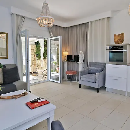 Aeolos Stone House 펜션 네아 포티데아