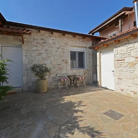 Aeolos Stone House *