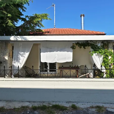 Aeolos Stone House * 네아 포티데아