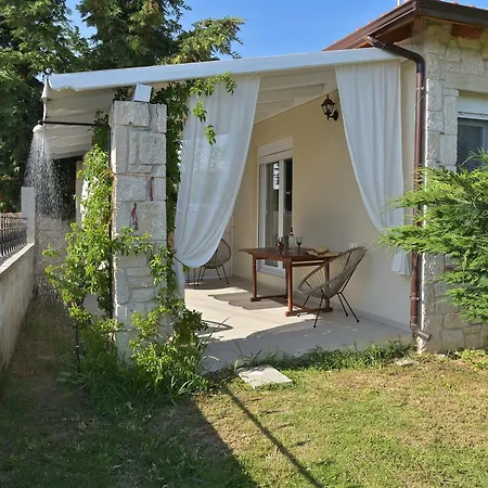 Aeolos Stone House *