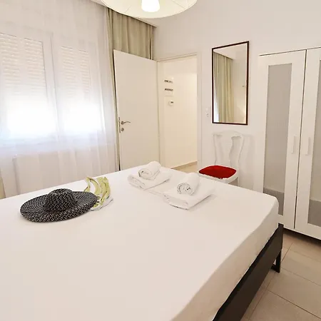 Aeolos Stone House * 네아 포티데아