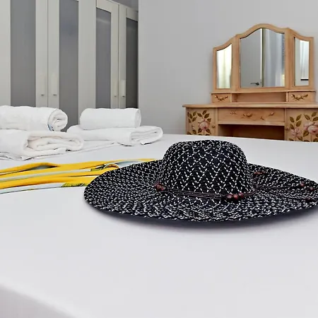 Aeolos Stone House 펜션 네아 포티데아