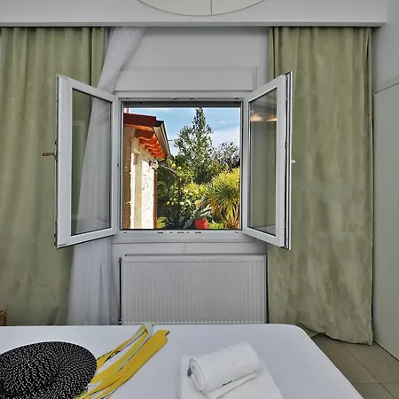 Aeolos Stone House * Nea Poteidaia