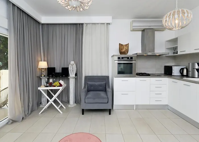 Aeolos Stone House *