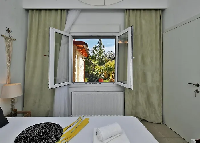 Aeolos Stone House * Nea Poteidaia