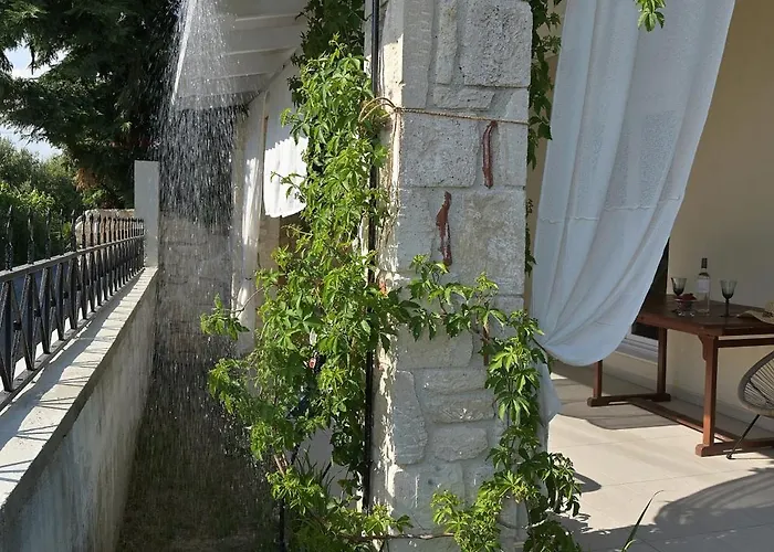 Semesterbostad Aeolos Stone House