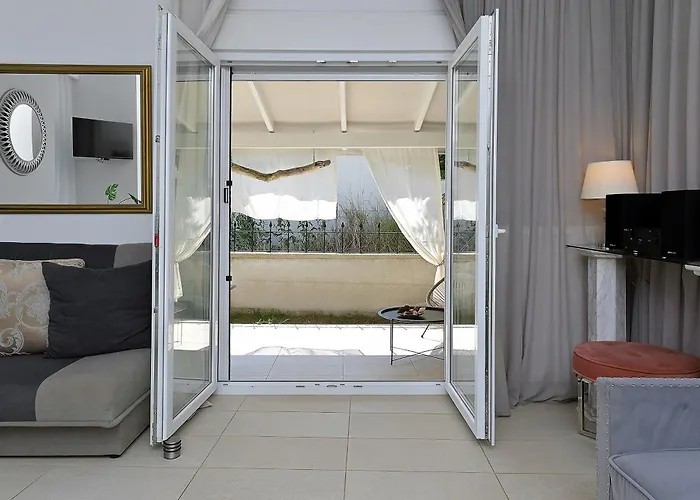 Semesterbostad Aeolos Stone House *