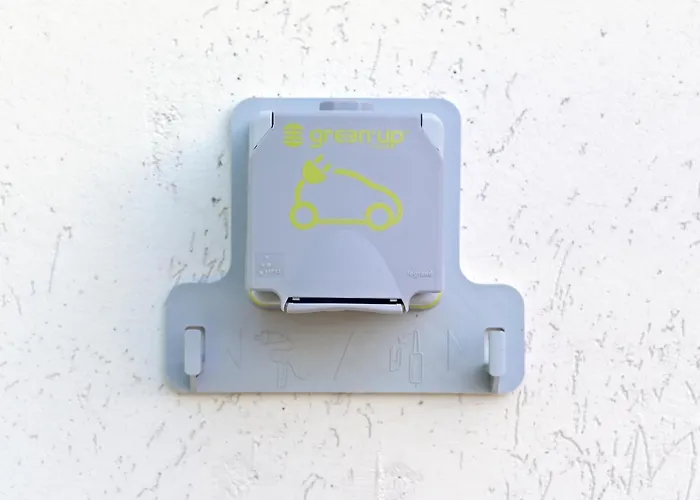 Aeolos Stone House *